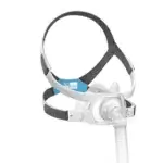 En udklip af ResMed AirFit F40-fullfacemaske vist fra siden mod en hvid baggrund.